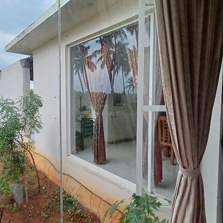 Shi'S Unique & Private 180 Degree Glass House In Pollāchi Exterior photo