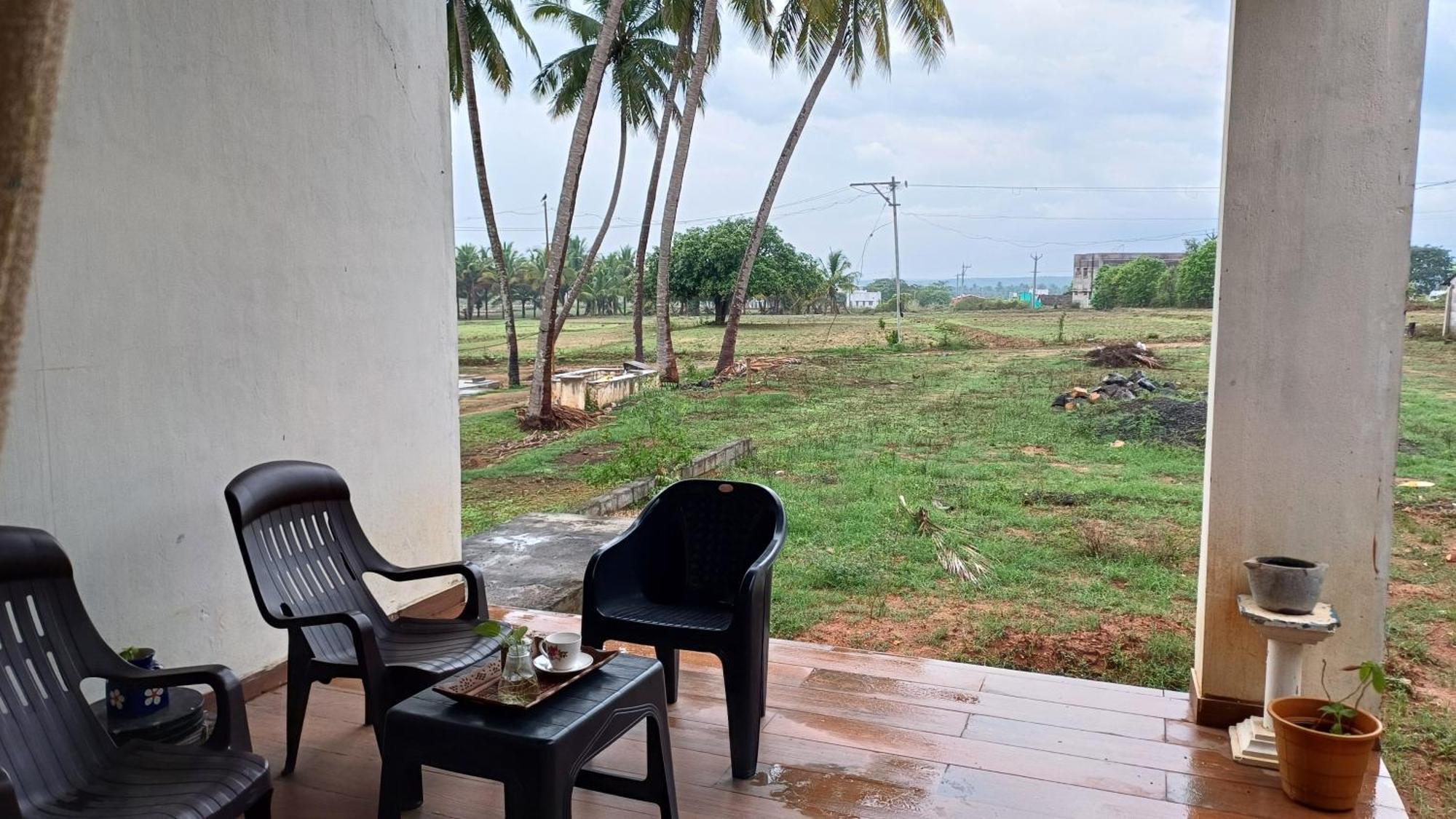 Shi'S Unique & Private 180 Degree Glass House In Pollāchi Exterior photo