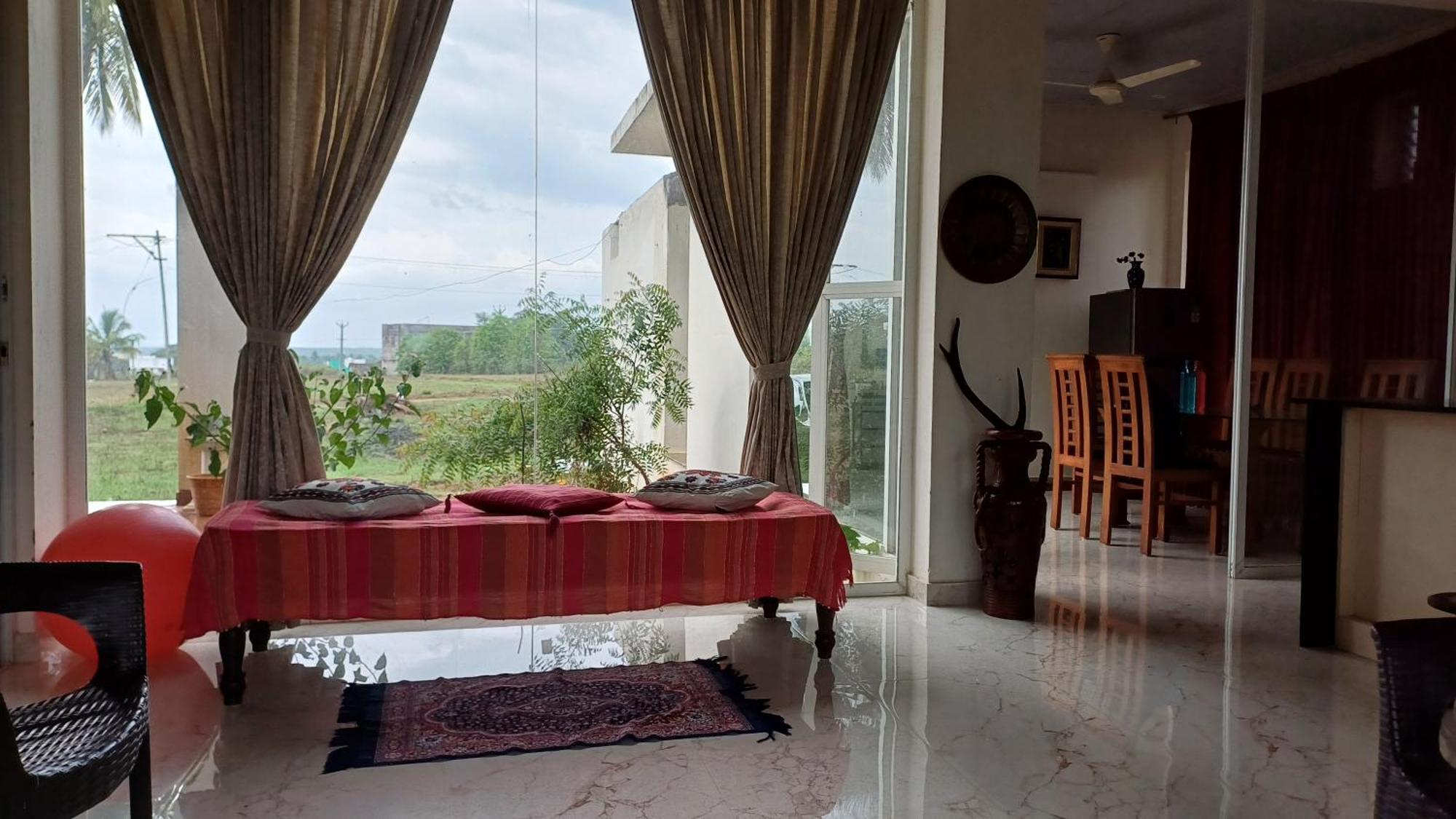Shi'S Unique & Private 180 Degree Glass House In Pollāchi Exterior photo