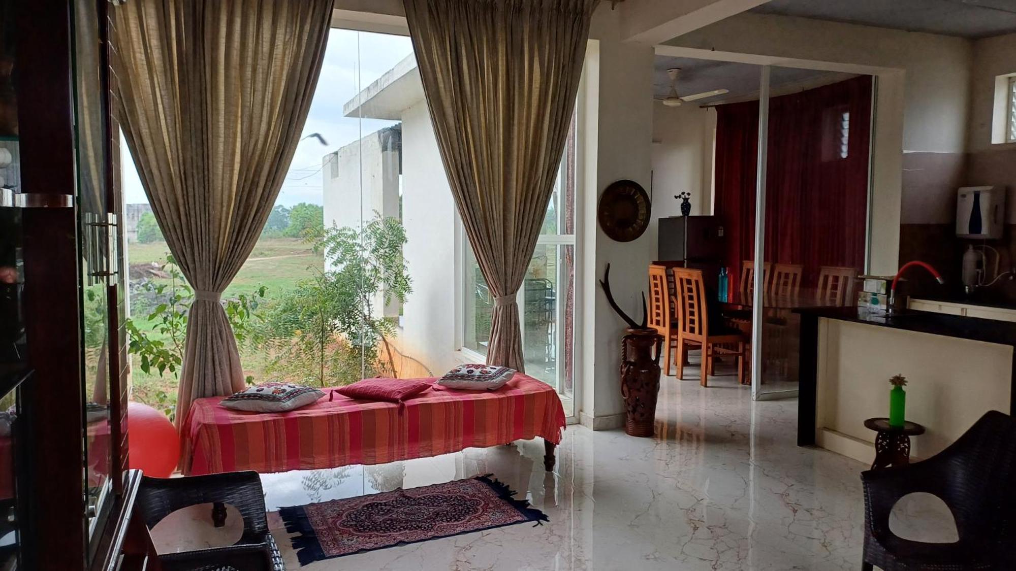 Shi'S Unique & Private 180 Degree Glass House In Pollāchi Exterior photo