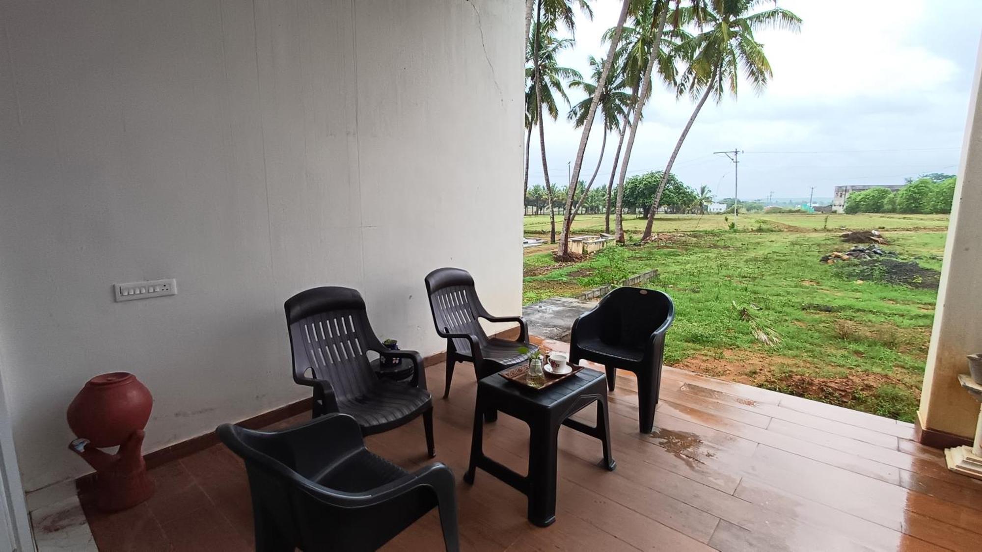 Shi'S Unique & Private 180 Degree Glass House In Pollāchi Exterior photo