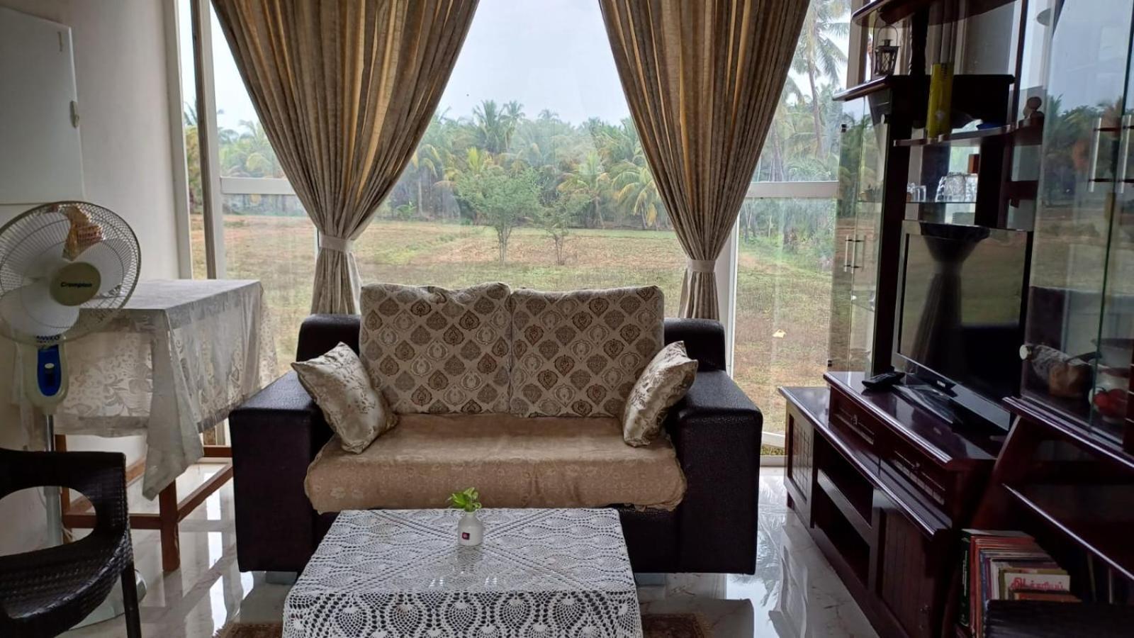 Shi'S Unique & Private 180 Degree Glass House In Pollāchi Exterior photo