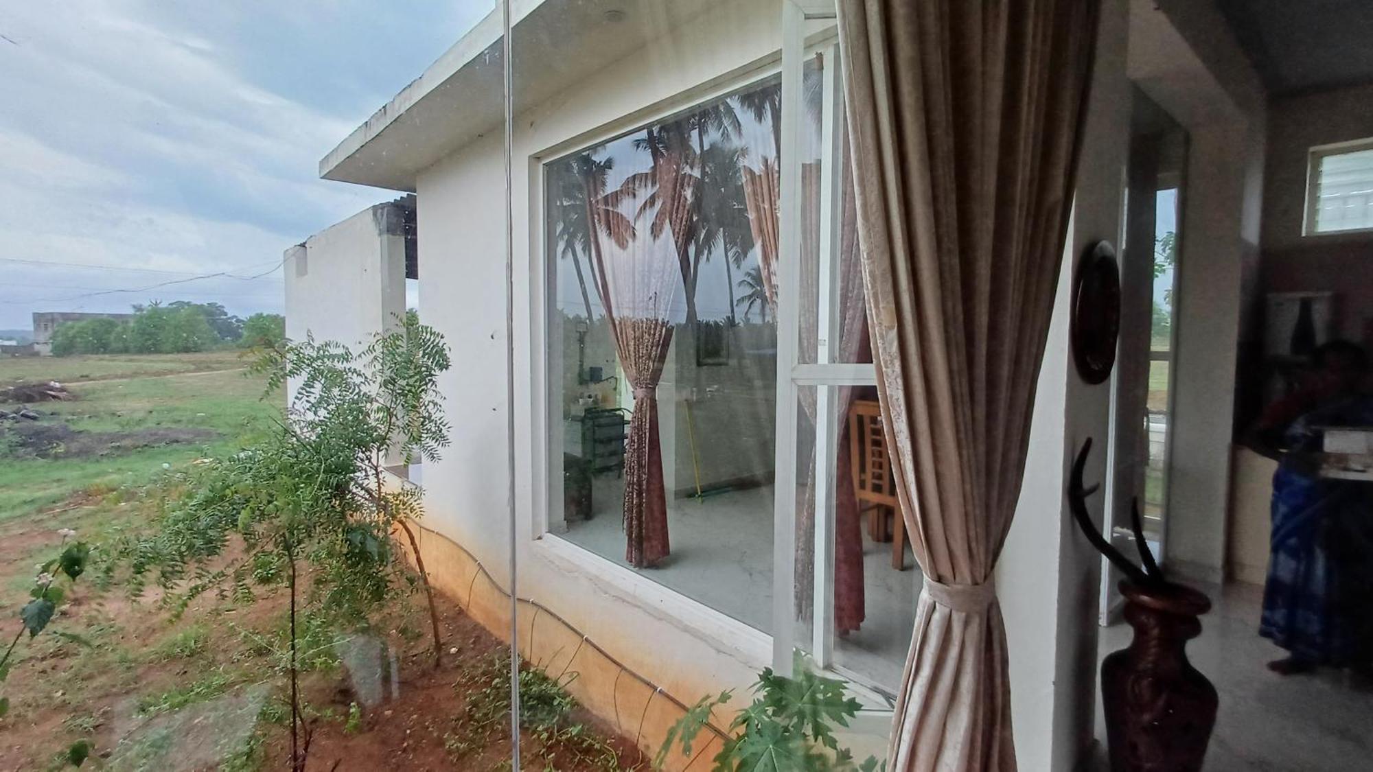 Shi'S Unique & Private 180 Degree Glass House In Pollāchi Exterior photo