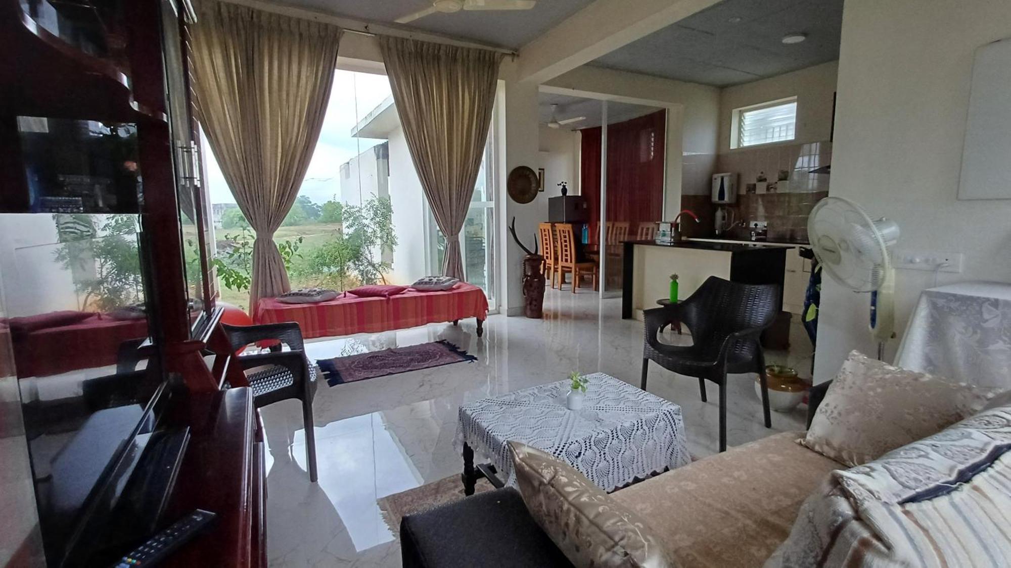 Shi'S Unique & Private 180 Degree Glass House In Pollāchi Exterior photo